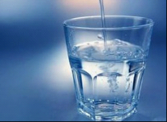  净水器会过滤水中的健康物质吗？
