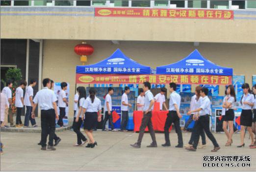 图为：汉斯顿总经理詹辉肆先生接受采访